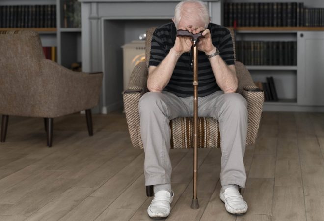homem-idoso-enfrentando-doenca-de-alzheimer
