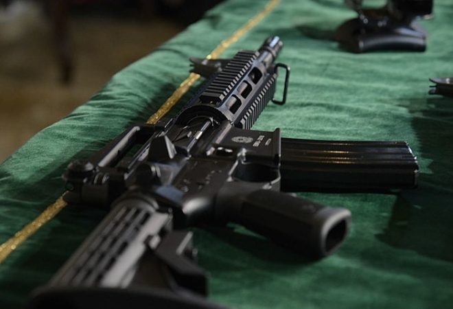 Rio de Janeiro - Parte do armamento foi apresentado em entrega simbólica de fuzis e munições para o Exército Brasileiro no Forte de Copacabana (Tomaz Silva/Agência Brasil)