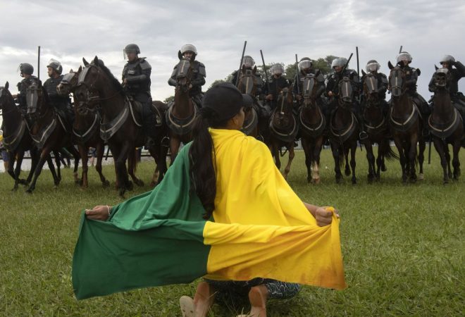 Manifestantes fazem ato contra governo no dia 8 de janeiro 2023