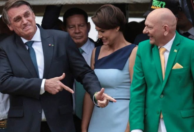 jair-bolsonaro-e-luciano-hang-7-de-setembro-de-2022-min