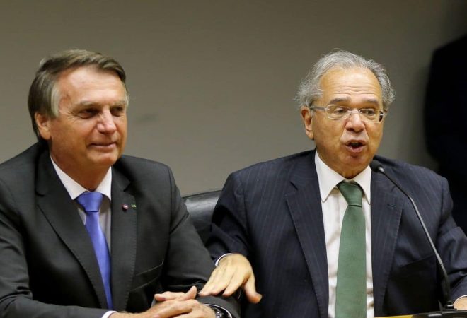 O presidente da República, Jair Bolsonaro e o ministro da economia, Paulo Guedes,fazem  declaração conjunta à imprensa no auditório do ministério da economia em Brasília