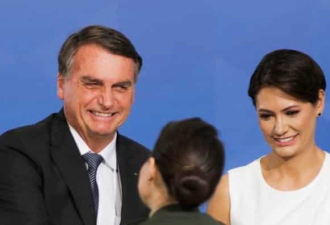 O presidente da República, Jair Bolsonaro, e a primeira-dama, Michele Bolsonaro,    durante a cerimônia de cumprimentos aos oficiais-generais promovidos, no Palácio do Planalto