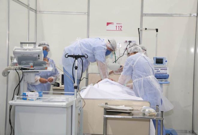 São PauloSP. Data: 29�42020 Governador do Estado de São Paulo, João Doria e o prefeito Bruno Covas durante Visita ao Hospital de Campanha - Ginásio do Ibirapuera com o prefeito Bruno Covas Foto: Govesp