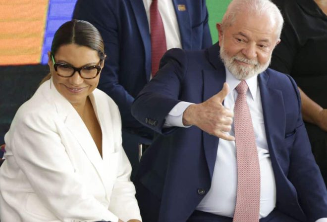 Brasília (DF), 13/07/2023 - O presidente Luiz Inácio Lula da Silva, e a primeira-dama, Janja Lula da Silva, durante cerimônia de assinatura do projeto de lei que cria o novo programa Minha Casa, Minha Vida. Foto: Marcelo Camargo/Agência Brasil