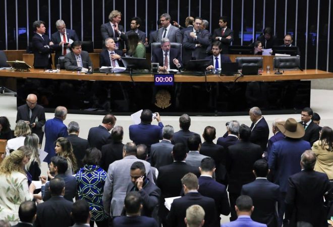 Brasília (DF) 05/07/2023 Plenário da Câmara começou o debate e o deputado, Aguinaldo Ribeiro,fez a leitura do relatório da reforma tributária Foto Lula Marques/ Agência Brasil.