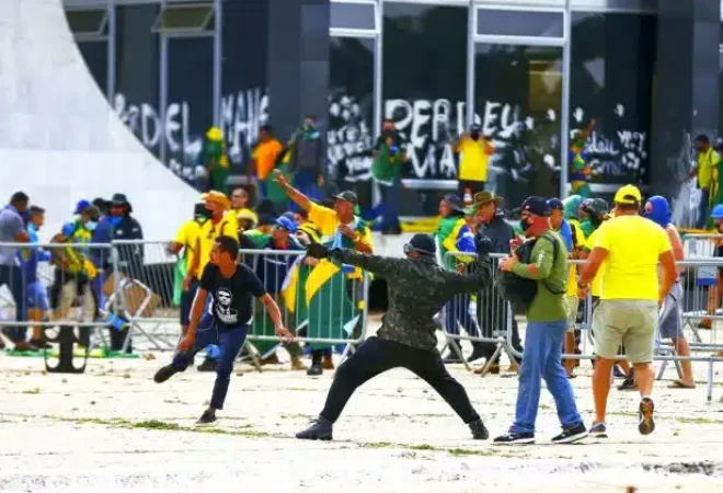 manifestantes-invadem-congresso-stf-e-palacio-do-planalto-08-01-2023-foto-de-marcelo-camargo-agencia-brasil