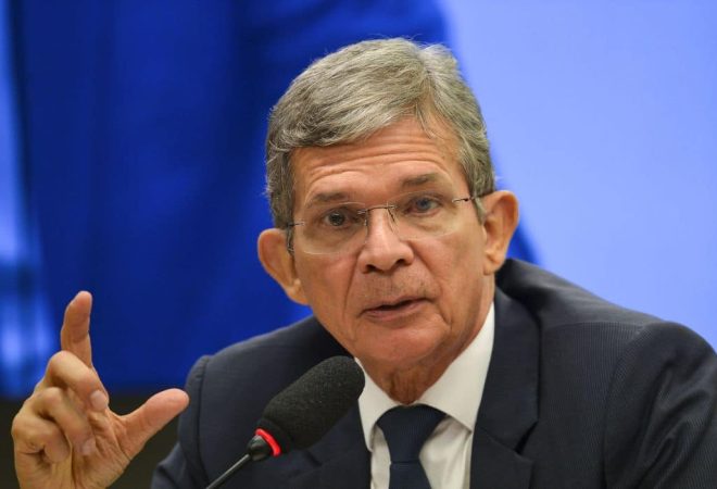 O Diretor-Geral da Itaipu Binacional, Joaquim Silva e Luna, participa de audiência pública na comissão de minas e energia da Câmara dos Deputados.