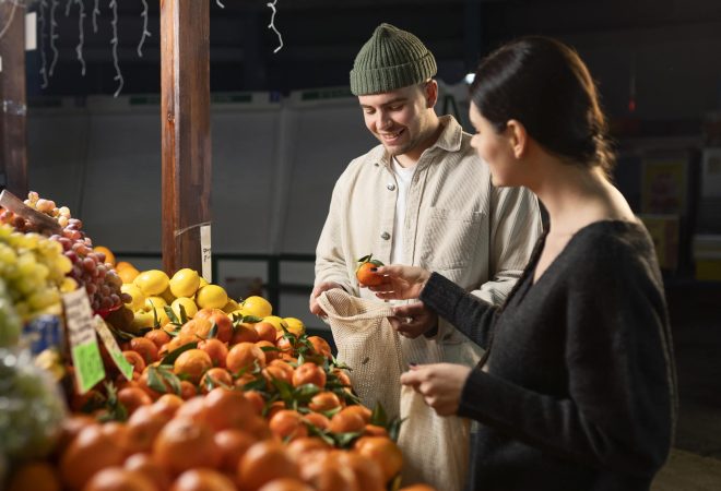 medium-shot-people-shopping-for-food