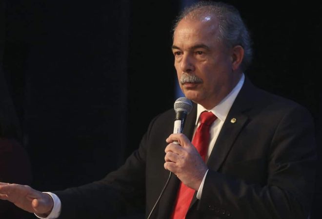 O coordenador dos Grupos Técnicos, Aloizio Mercadante, participa do evento de encerramento dos trabalhos dos grupos técnicos do Gabinete de Transição