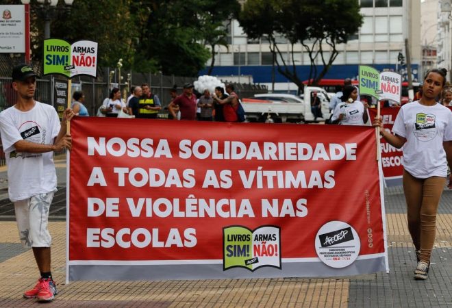 São Paulo (SP), 29/03/2023 - Professores de São Paulo protestam contra a violência nas escolas em frente à Secretaria de Educação, na Praça da República, após o ataque na escola Thomazia Montoro.  Foto: Fernando Frazão/Agência Brasil