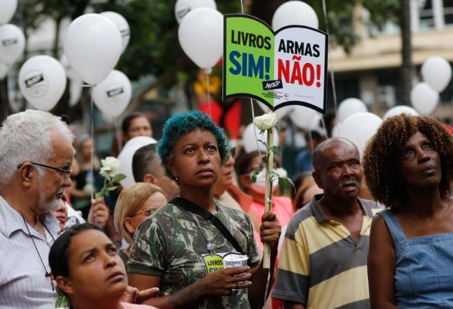 São Paulo (SP), 29/03/2023 - Professores de São Paulo protestam contra a violência nas escolas em frente à Secretaria de Educação, na Praça da República, após o ataque na escola Thomazia Montoro.  Foto: Fernando Frazão/Agência Brasil