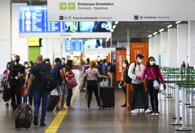 Movimentação de passageiros no Aeroporto Internacional de Brasília.