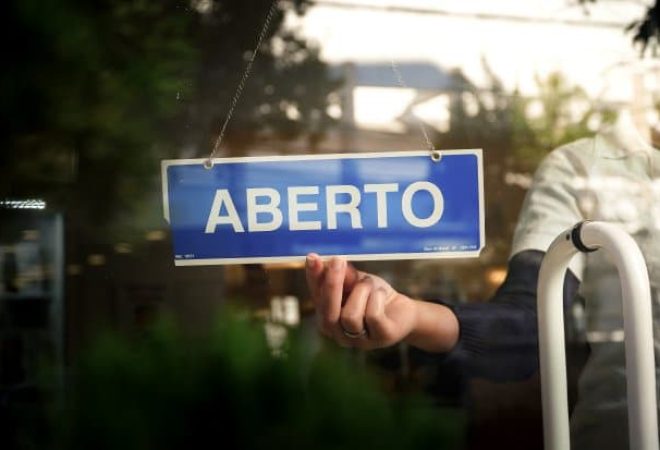 movimento-rua-comercio-empresa-aberto-20220102-1553018461-68207_69629