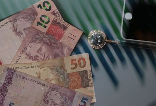 notas-dinheiro-calculadora-moeda-26122021142825743