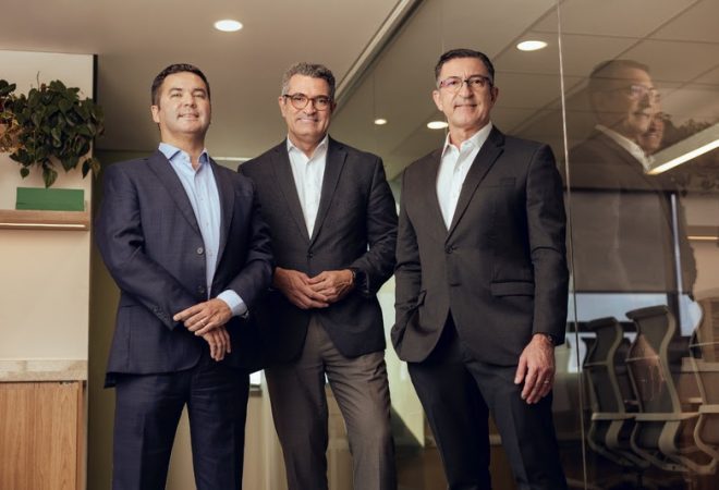 Alessando Souza, diretor presidente da Brasildental; Márcio Alencar, CEO da Alelo; e Elsen Carvalho, CEO da Odontoprev. Foto: Divulgação
