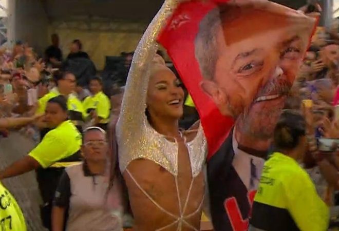 pablo com bandeira do lula reprodução