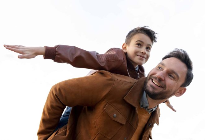 pai-e-filho-passando-um-tempo-juntos