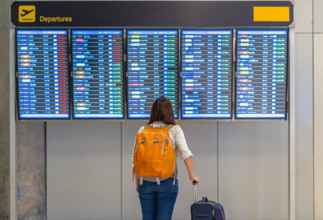 Back,Side,Of,Asian,Woman,Backpacker,Or,Traveler,With,Luggage