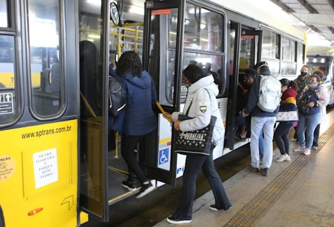 passagem de onibus passageiros