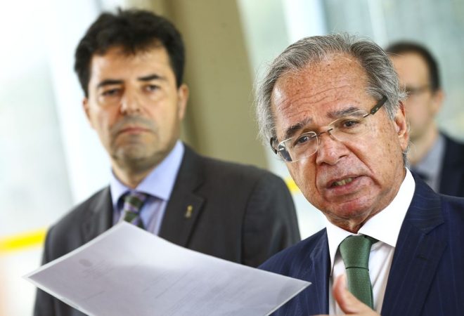 O ministro de Minas e Energia, Adolfo Sachsida, e o ministro da Economia, Paulo Guedes, durante entrevista coletiva.