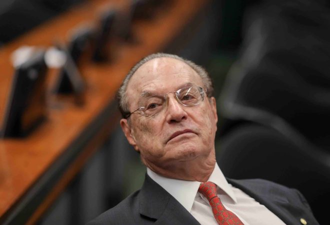 Dep. Paulo Maluf na CCJ - Sessão da CCJ-Câmara para a leitura do relatório do deputado Bonifácio de Andrada, da segunda denúncia contra o presidente Michel Temer. Brasília, 10-10-2017Foto: Sérgio Lima/PODER 360