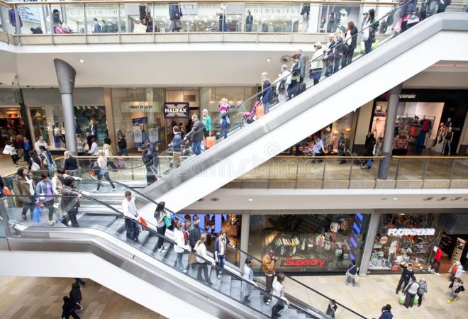people-shopping-retail-mall-using-escalators-modern-bullring-centre-birmingham-uk-35794041
