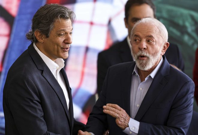 Brasília (DF), 01/07/2025 - O ministro da Fazenda, Fernando Haddad, e o presidente Luiz Inácio Lula da Silva participam do lançamento do Plano Safra 2025/26, no Palácio do Planalto. Foto: Marcelo Camargo/Agência Brasil