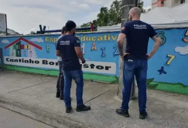 policia-faz-pericia-após-Homem-pula-muro-de-creche-em-Blumenau-e-usa-machadinha-para-matar-4-crianças-1-600x400