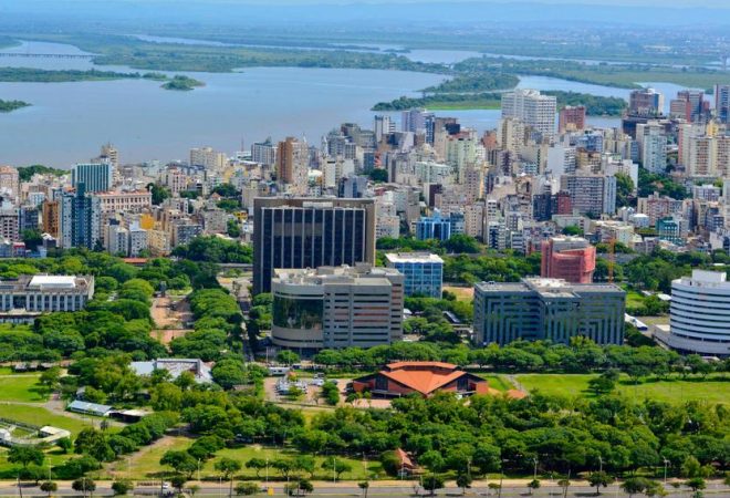Porto Alegre - RS, 24.01.2018: Vista aérea do Parque Harmonia, na capital gaúcha, mostrando ao fundo, parte do delta do Lago Guaíba. Foto: Eduardo Beleske/PMPA