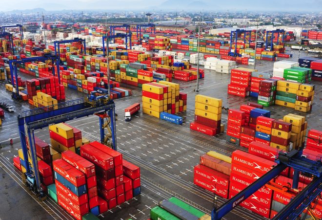 Terminal Santos Brasil no Porto de Santos.