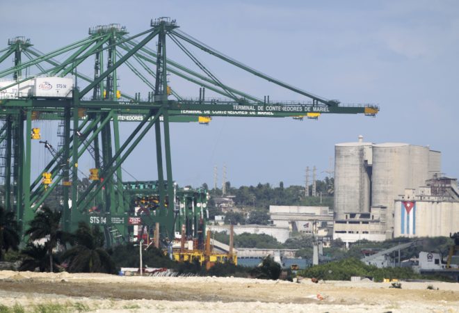 The new container terminal of the Mariel special development zone is pictured in Cuba September 22, 2013. Cuba published rules and regulations on Monday governing its first special development zone, touting new port facilities in Mariel Bay in a bid to attract investors and take advantage of a renovated Panama Canal. Picture taken September 22, 2013. REUTERS/Desmond Boylan (CUBA - Tags: POLITICS BUSINESS MARITIME TRANSPORT EMPLOYMENT)