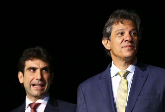 O secretário-executivo, Gabriel Galípolo, e o ministro da Fazenda, Fernando Haddad, assumem os cargos em cerimônia no Centro Cultural Banco do Brasil (CCBB).