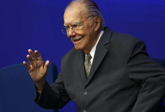 O ex-presidente da República, José Sarney, durante solenidade de transmissão de cargo do ministro dos Transportes, Renan Filho.