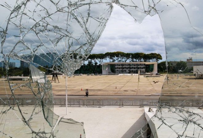 Janelas danificadas no Palácio do Planalto após atos terroristas no ultimo domingo