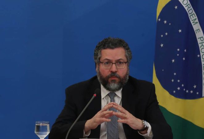 O ministro das Relações Exteriores,Ernesto Araújo, participa de coletiva de imprensa no Palácio do Planalto, sobre as ações de enfrentamento ao covid-19 no país