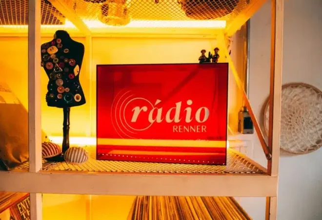 Rádio Renner: iniciativa digital leva a ‘vibe Renner’ para qualquer lugar e a qualquer hora (Renner/Divulgação)