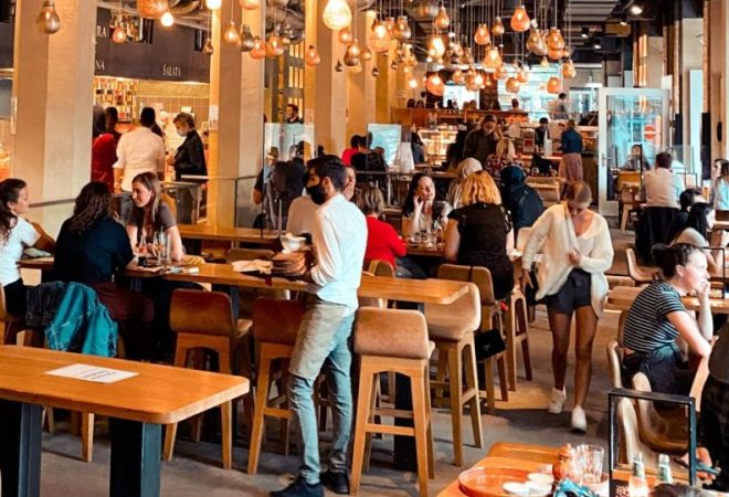 restaurante com pessoas