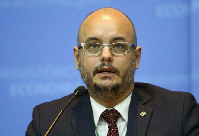 O  diretor de governança e avaliação de estatais, Ricardo Faria, durante cerimônia de certificação das melhores práticas de governança nas empresas estatais, utilizando como instrumento de controle contínuo o Indicador de Governança (IG-SEST).