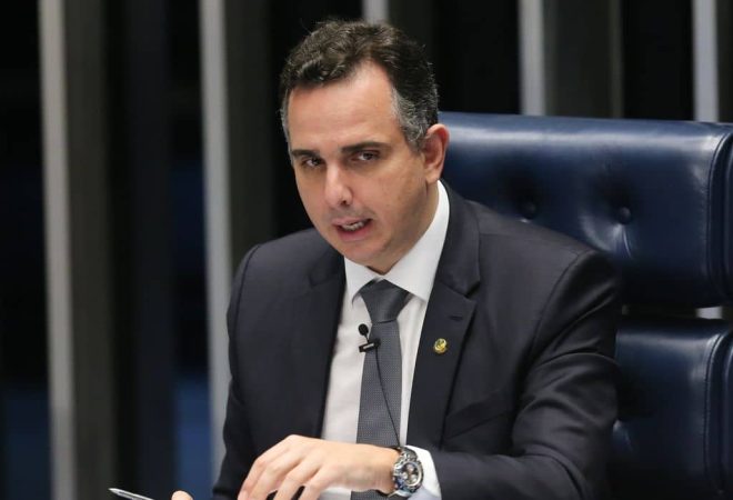 O presidente do Senado Federal, senador Rodrigo Pacheco, durante sessão deliberativa ordinária semipresencial.