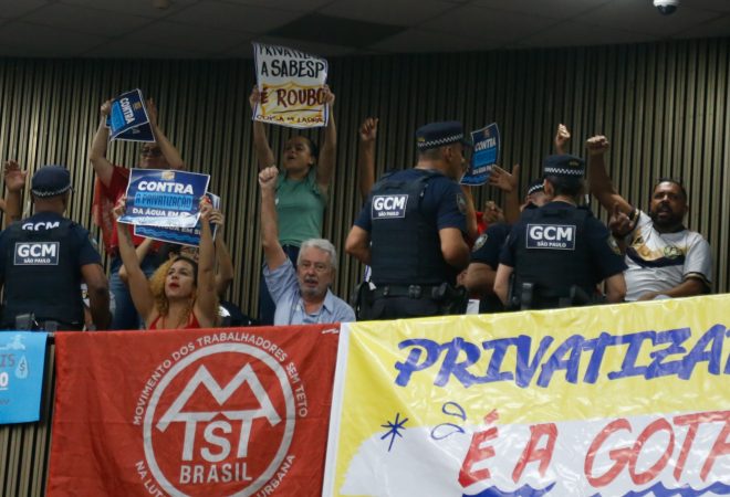 São Paulo (SP) 02/05/2024 - Manifestação contra a privatização da SABESP, na Câmara de Vereadores de São Paulo.Foto: Paulo Pinto/Agência Brasil