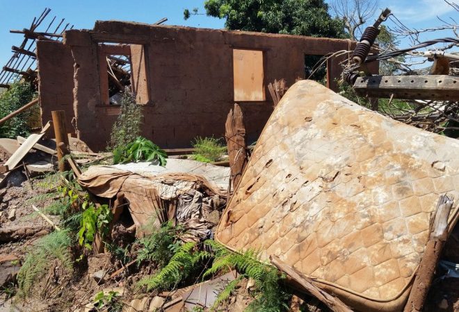 Brasília - Passado um ano do rompimento da barragem de Fundão, a reconstrução dos distritos de Mariana (MG) devastados pelo acidente ainda está no papel. (Roberto Franco/UFMG)