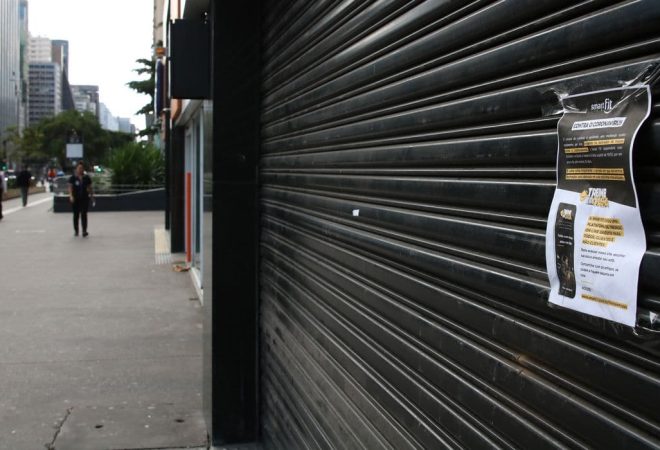 Comercio fechado na Avenida Paulista durante a quarentena.
