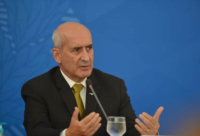 O ministros da  Secretaria de Governo, Luiz Eduardo Ramos participa de coletiva de imprensa no Palácio do Planalto, sobre as ações de enfrentamento ao covid-19 no país