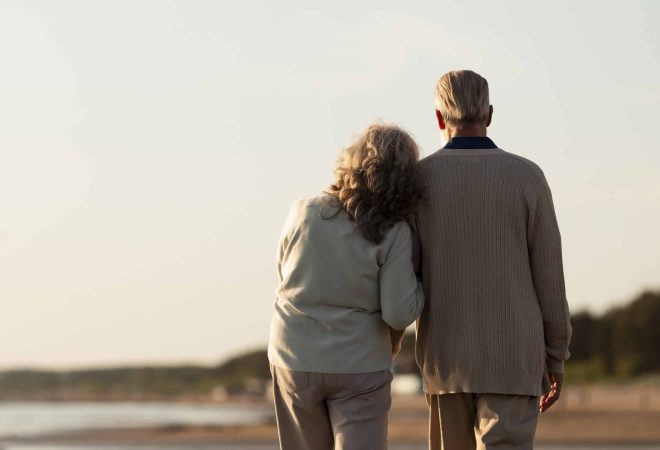 senior-couple-seaside-medium-shot