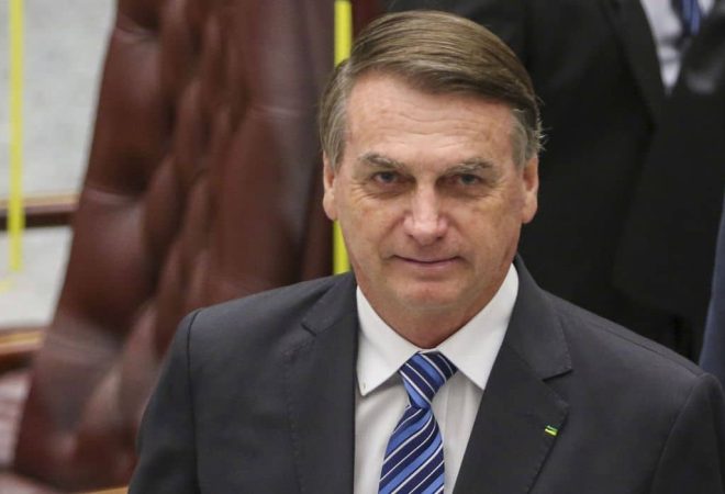 O presidente da República, Jair Bolsonaro,participa de cerimônia de posse dos desembargadores Messod Azulay Neto e Paulo Sérgio Domingues, como ministros do Superior Tribunal de Justiça (STJ).