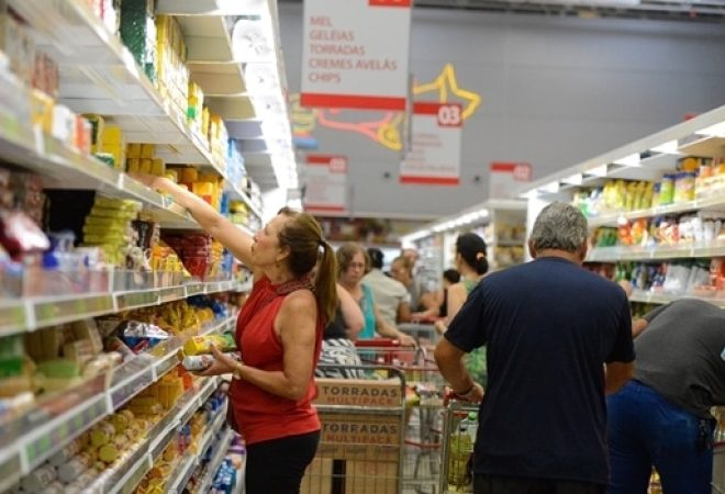 supermercado cheio