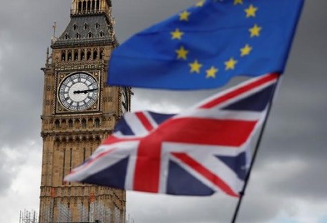 Bandeira do Reino Unido e da União Europeia são vistas em Londres