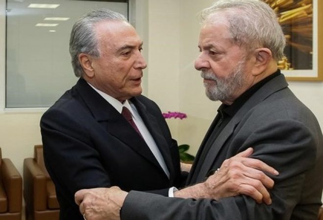 Presidente Michel Temer abraça ex-presidente Luiz Inácio Lula da Silva, após a morte da ex-primeira dama Maria Letícia