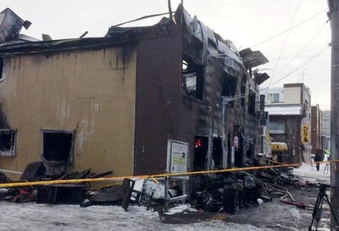 Residência para pessoas de baixa renda é vista após incêndio em Sapporo, no Japão