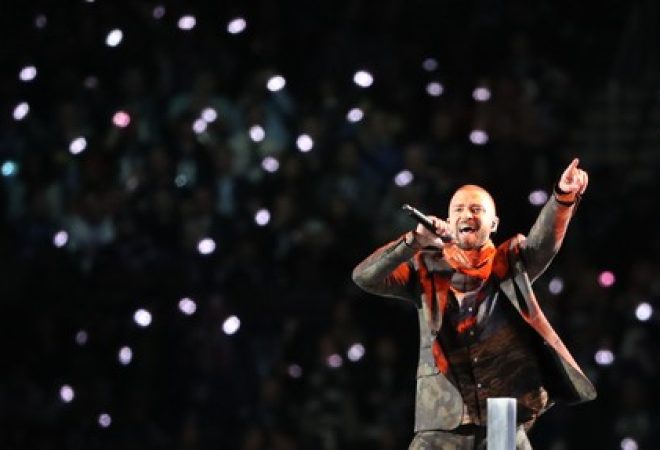Cantor Justin Timberlake durante apresentação no intervalo do Super Bowl